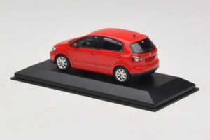 Volkswagen Golf Plus Mk5 Tornado Red Caja De Reemplazo Minichamps 1:43 821911110-R1 Metal - imagen 3 de 5