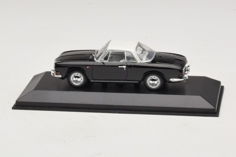 Volkswagen Karmann Ghia Negro con techo blanco Minichamps 1:43 430050224 Metal