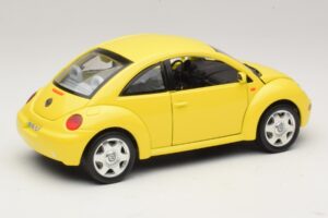 Volkswagen New Beetle A4 Amarillo Bburago 1:18 3302 Metal - imagen 3 de 8