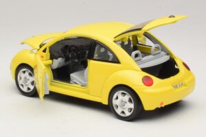 Volkswagen New Beetle A4 Amarillo Bburago 1:18 3302 Metal - imagen 5 de 8