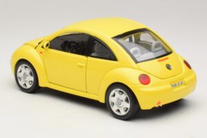 Volkswagen New Beetle A4 Amarillo Bburago 1:18 3302 Metal - imagen 7 de 8