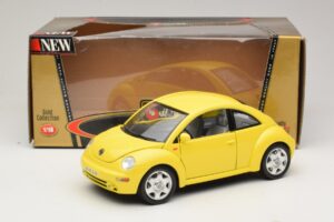 Volkswagen New Beetle A4 Amarillo Bburago 1:18 3302 Metal - imagen 8 de 8
