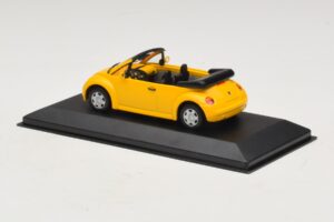 Volkswagen New Beetle Descapotable Amarillo Minichamps 1:43 BEETLE002 Metal - imagen 3 de 5