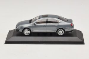 Volkswagen Passat B6 Gris Metalizado Minichamps 1:43 PASSAT006 Metal