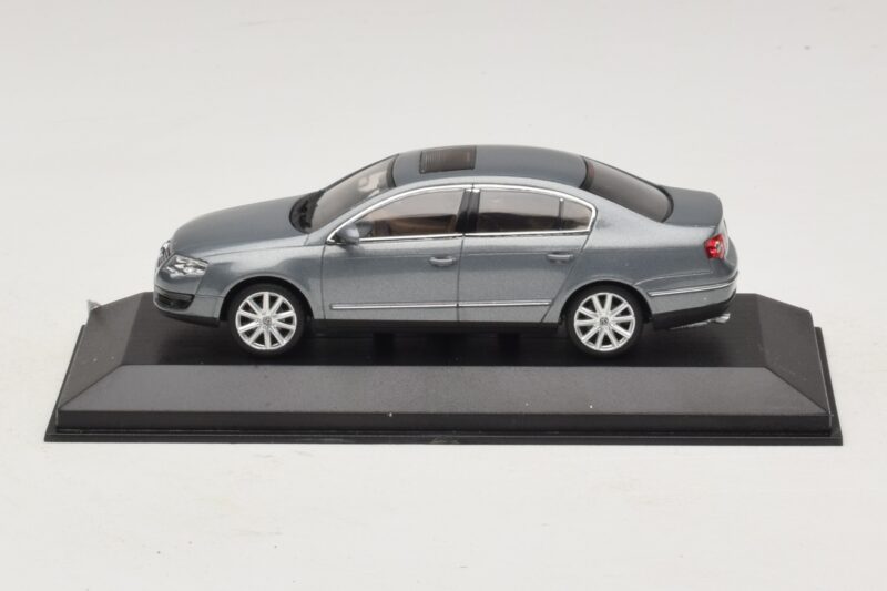 Volkswagen Passat B6 Gris Metalizado Minichamps 1:43 PASSAT006 Metal
