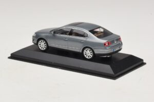 Volkswagen Passat B6 Gris Metalizado Minichamps 1:43 PASSAT006 Metal - imagen 3 de 5