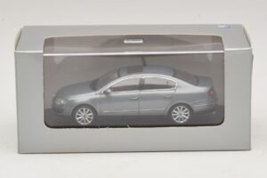 Volkswagen Passat B6 Gris Metalizado Minichamps 1:43 PASSAT006 Metal - imagen 5 de 5