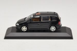 Volkswagen Touran 1T Negro Minichamps 1:43 TOURAN005 Metal