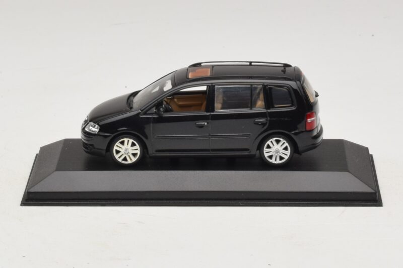 Volkswagen Touran 1T Negro Minichamps 1:43 TOURAN005 Metal