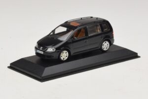 Volkswagen Touran 1T Negro Minichamps 1:43 TOURAN005 Metal - imagen 2 de 5