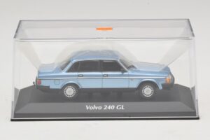 Volvo 240 GL Blue Metallic Maxichamps 1:43 940171400 Metal - imagen 4 de 5