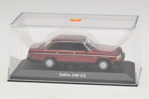 Volvo 240 GL Dark Red Metallic Maxichamps 1:43 940171401 Metal - imagen 4 de 5